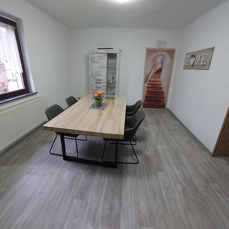 Ganze Ferienwohnung 5 Km Von Erfurt, Mit Kaffeevollautomat, Tv, Wlan, Boxspringbett, Schlafsofa Und Einkaufsmoeglichkeiten, Sehr Gute Anbindung Zur A71 Und A4, Kostenloser Oeff Parkplatz Fuer Pkw Und Transporter Elxleben Kültér fotó