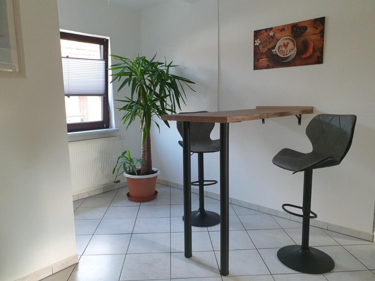 Ganze Ferienwohnung 5 Km Von Erfurt, Mit Kaffeevollautomat, Tv, Wlan, Boxspringbett, Schlafsofa Und Einkaufsmoeglichkeiten, Sehr Gute Anbindung Zur A71 Und A4, Kostenloser Oeff Parkplatz Fuer Pkw Und Transporter Elxleben Kültér fotó