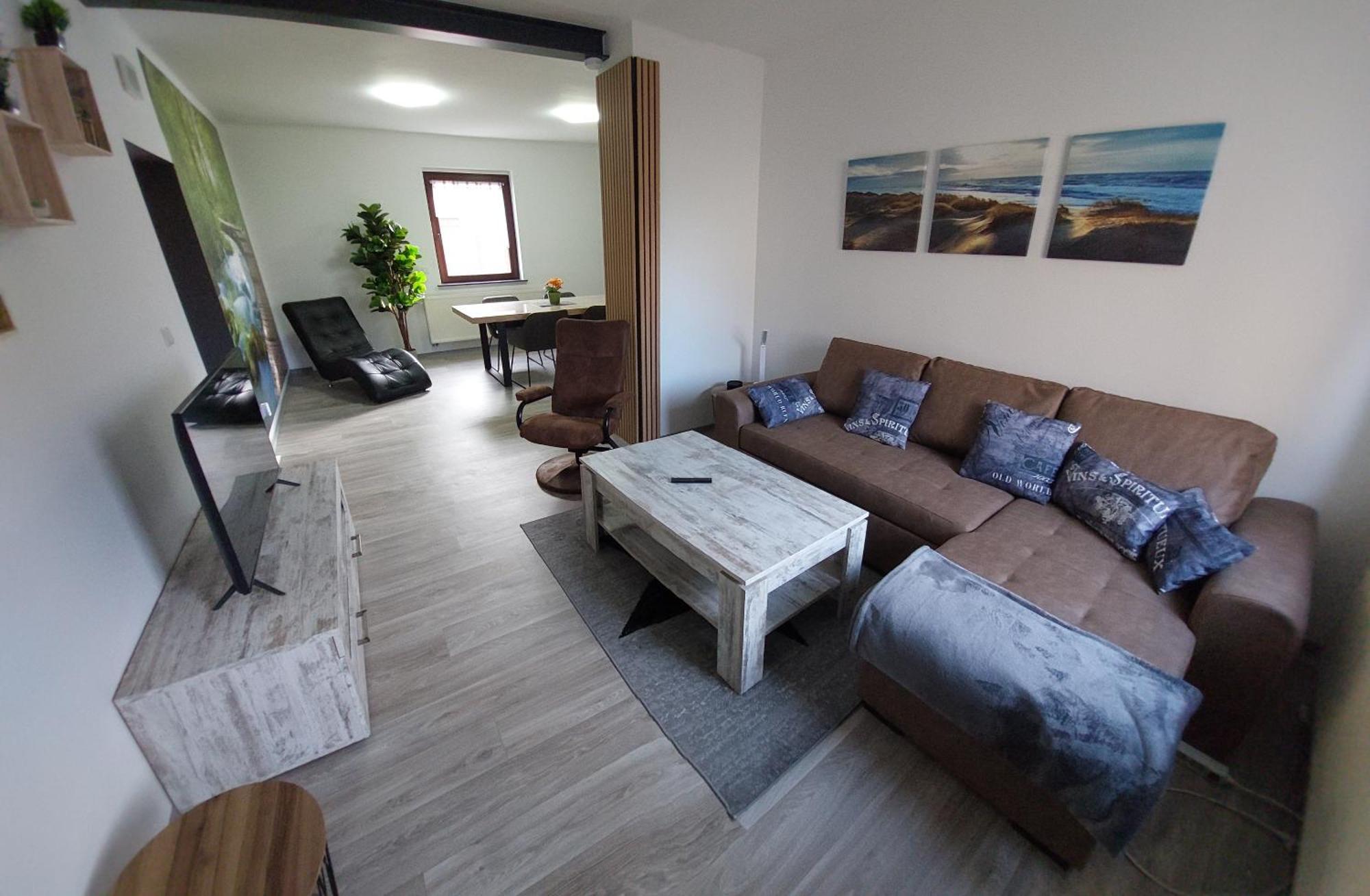 Ganze Ferienwohnung 5 Km Von Erfurt, Mit Kaffeevollautomat, Tv, Wlan, Boxspringbett, Schlafsofa Und Einkaufsmoeglichkeiten, Sehr Gute Anbindung Zur A71 Und A4, Kostenloser Oeff Parkplatz Fuer Pkw Und Transporter Elxleben Kültér fotó