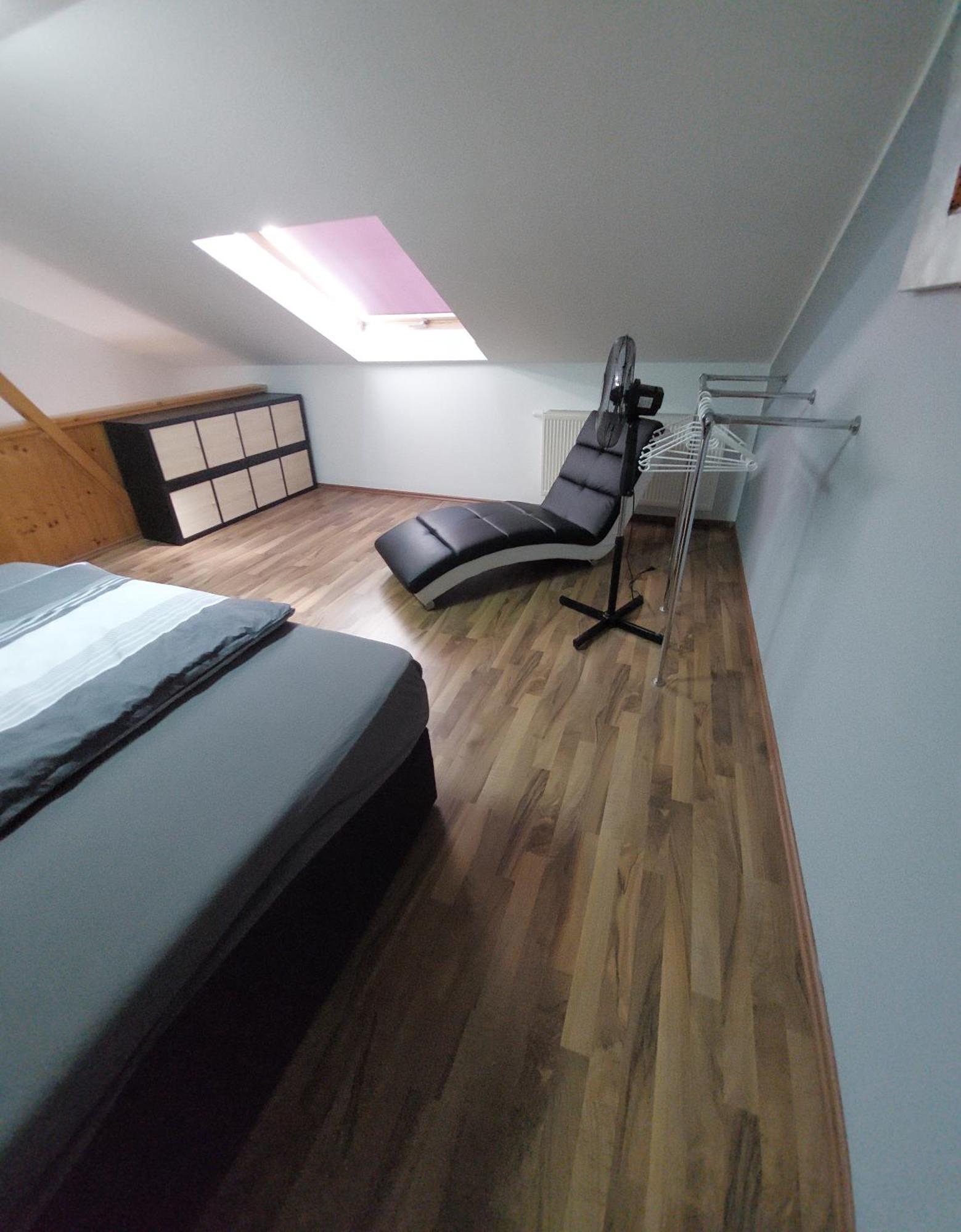 Ganze Ferienwohnung 5 Km Von Erfurt, Mit Kaffeevollautomat, Tv, Wlan, Boxspringbett, Schlafsofa Und Einkaufsmoeglichkeiten, Sehr Gute Anbindung Zur A71 Und A4, Kostenloser Oeff Parkplatz Fuer Pkw Und Transporter Elxleben Kültér fotó