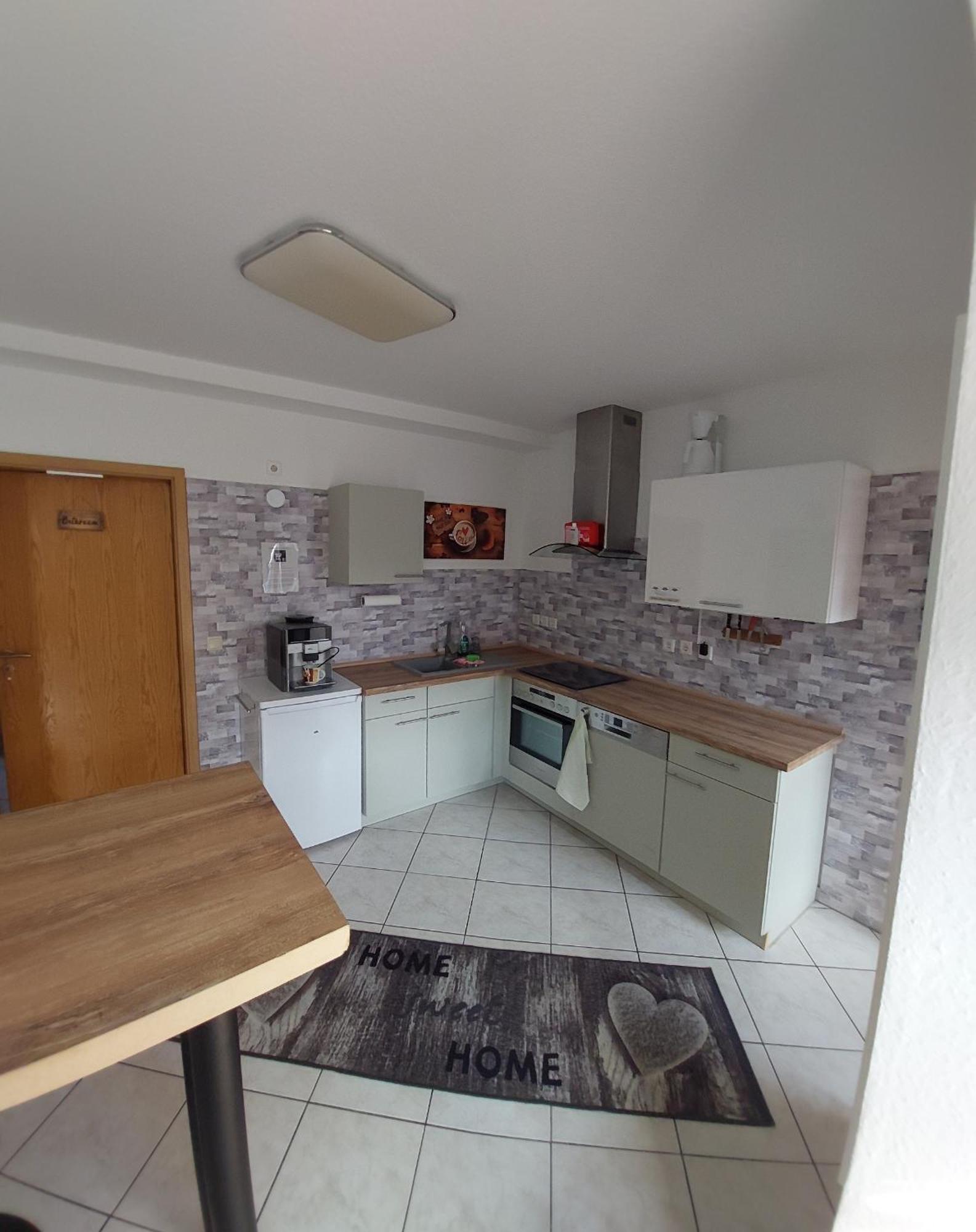 Ganze Ferienwohnung 5 Km Von Erfurt, Mit Kaffeevollautomat, Tv, Wlan, Boxspringbett, Schlafsofa Und Einkaufsmoeglichkeiten, Sehr Gute Anbindung Zur A71 Und A4, Kostenloser Oeff Parkplatz Fuer Pkw Und Transporter Elxleben Kültér fotó