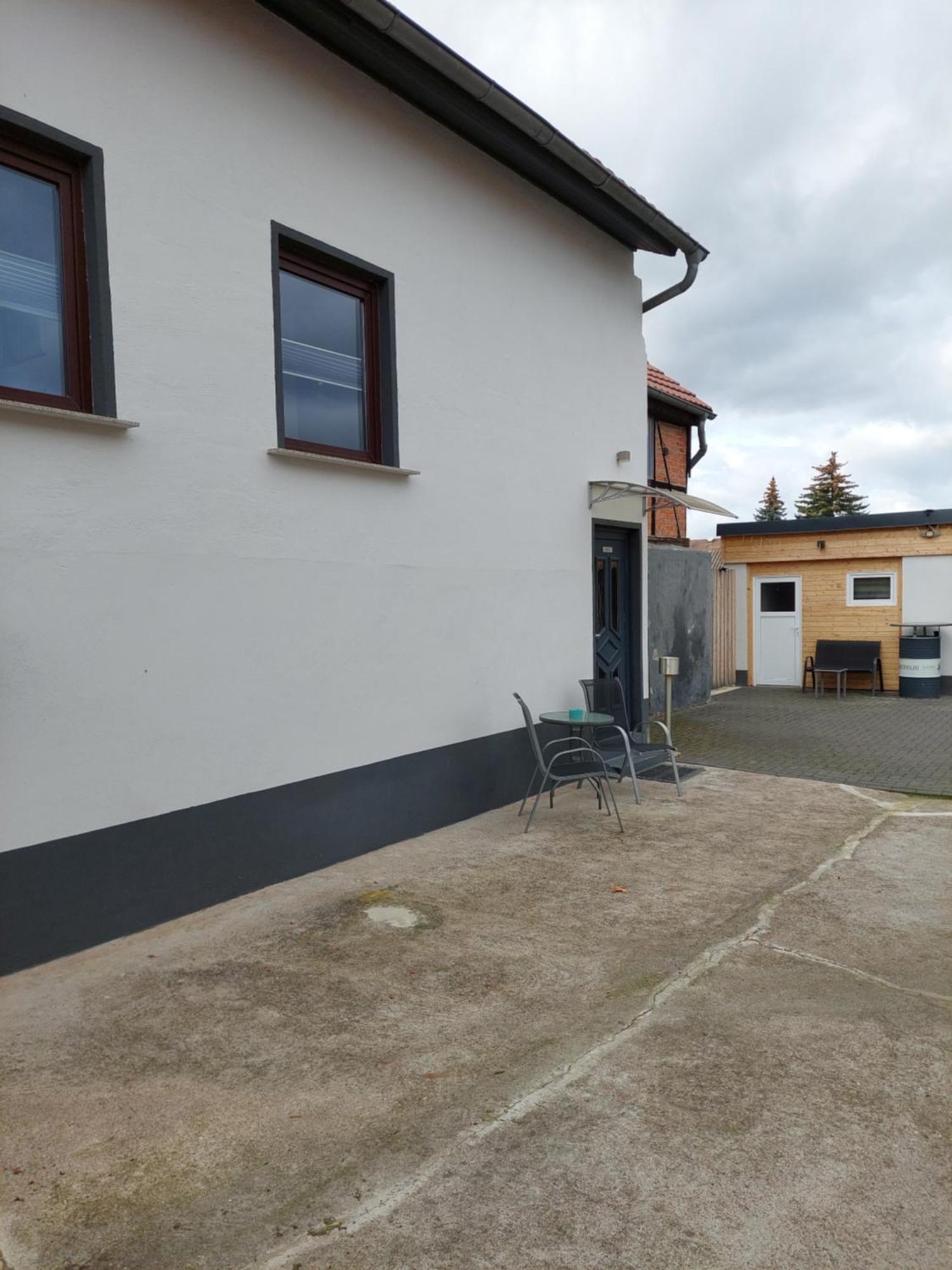 Ganze Ferienwohnung 5 Km Von Erfurt, Mit Kaffeevollautomat, Tv, Wlan, Boxspringbett, Schlafsofa Und Einkaufsmoeglichkeiten, Sehr Gute Anbindung Zur A71 Und A4, Kostenloser Oeff Parkplatz Fuer Pkw Und Transporter Elxleben Kültér fotó