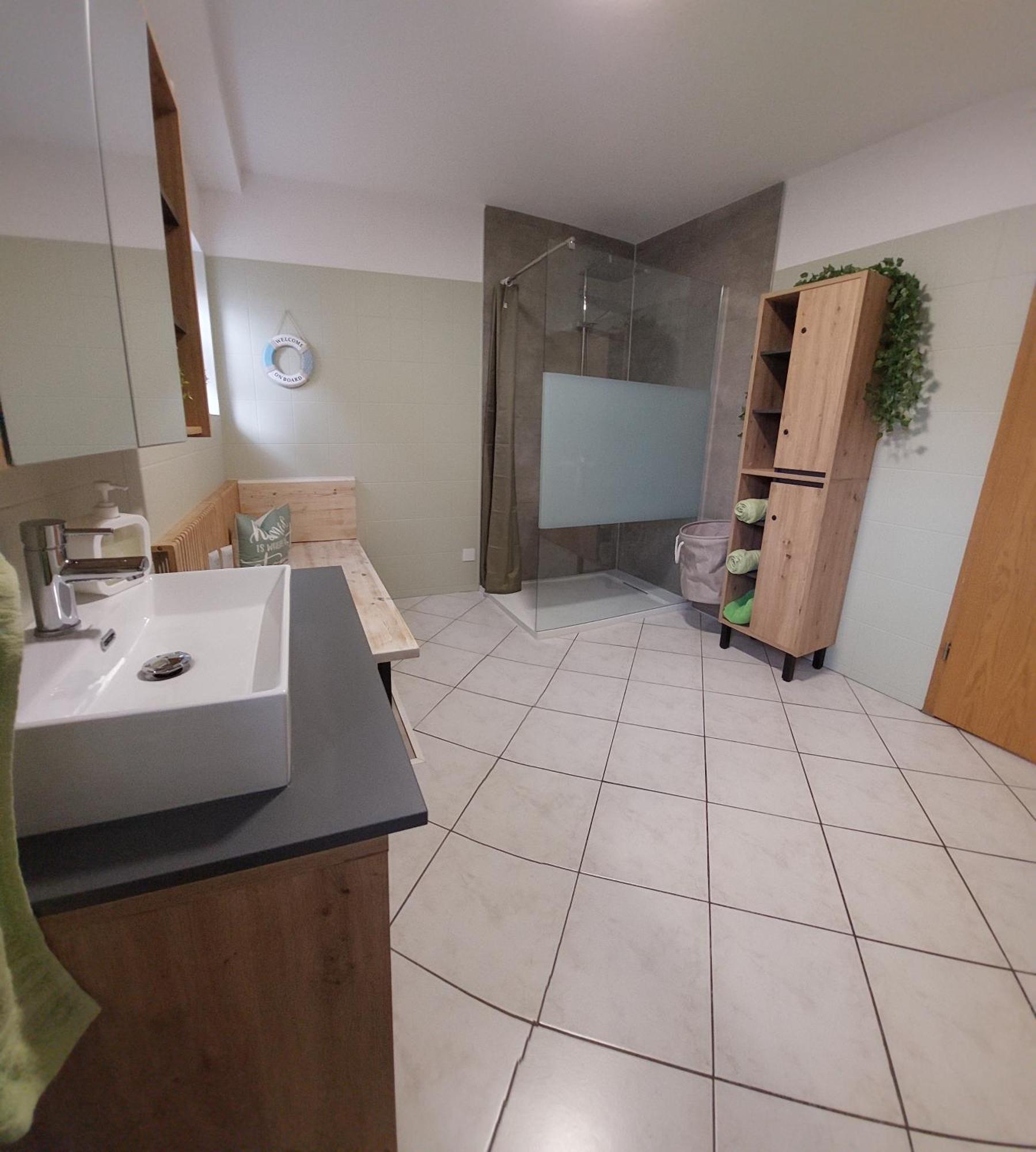 Ganze Ferienwohnung 5 Km Von Erfurt, Mit Kaffeevollautomat, Tv, Wlan, Boxspringbett, Schlafsofa Und Einkaufsmoeglichkeiten, Sehr Gute Anbindung Zur A71 Und A4, Kostenloser Oeff Parkplatz Fuer Pkw Und Transporter Elxleben Kültér fotó