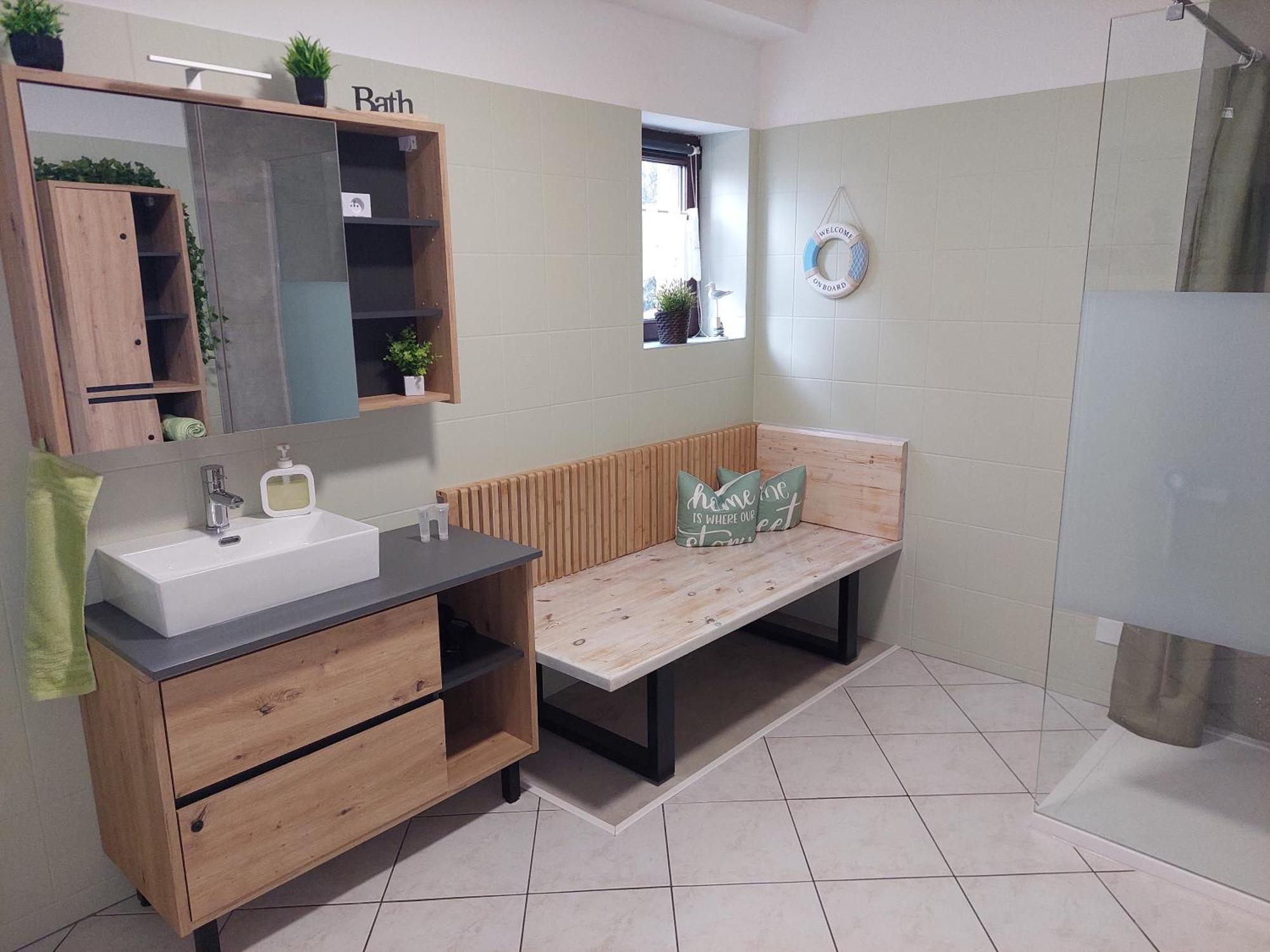 Ganze Ferienwohnung 5 Km Von Erfurt, Mit Kaffeevollautomat, Tv, Wlan, Boxspringbett, Schlafsofa Und Einkaufsmoeglichkeiten, Sehr Gute Anbindung Zur A71 Und A4, Kostenloser Oeff Parkplatz Fuer Pkw Und Transporter Elxleben Kültér fotó