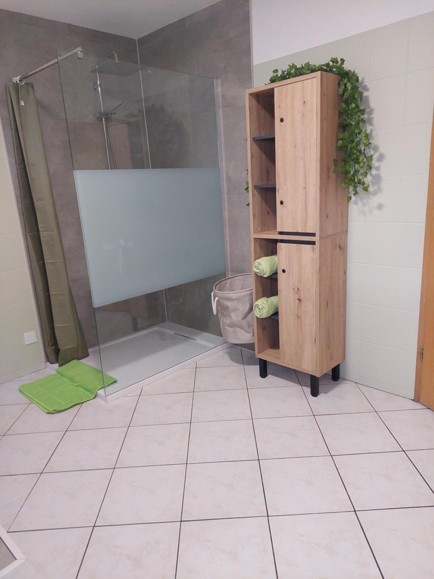 Ganze Ferienwohnung 5 Km Von Erfurt, Mit Kaffeevollautomat, Tv, Wlan, Boxspringbett, Schlafsofa Und Einkaufsmoeglichkeiten, Sehr Gute Anbindung Zur A71 Und A4, Kostenloser Oeff Parkplatz Fuer Pkw Und Transporter Elxleben Kültér fotó